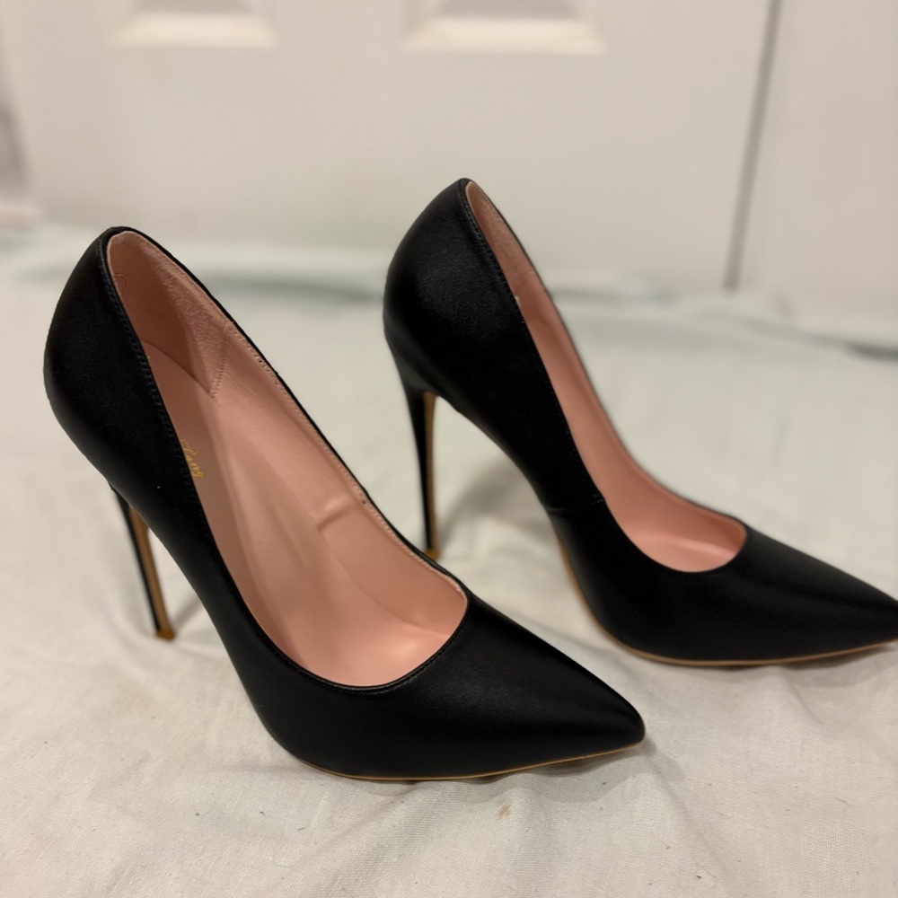 Elegant Black Stiletto Heels